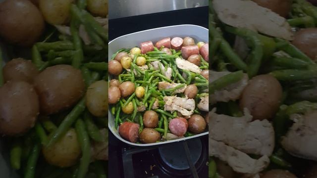 #chicken & #sausage #stirfry W #asparagus, #greenbeans & #potatoes #trendingshort #trending #foodie