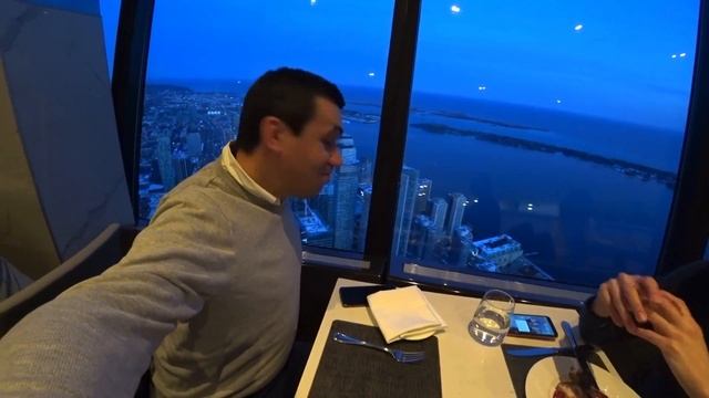 CN Tower / Ресторан на высоте 300 метров / Смотровая площадка Торонто смотреть онлайн