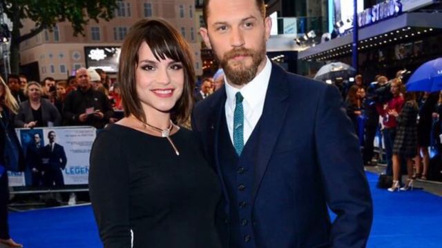 Tom hardy with his wife in real life/Том Харди с женой в реальной жизни. смотреть онлайн