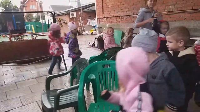 Позитивия 19 10 2020 Танцевальные игры в садике, займи стул воспитатель Александра Бычкова смотреть онлайн