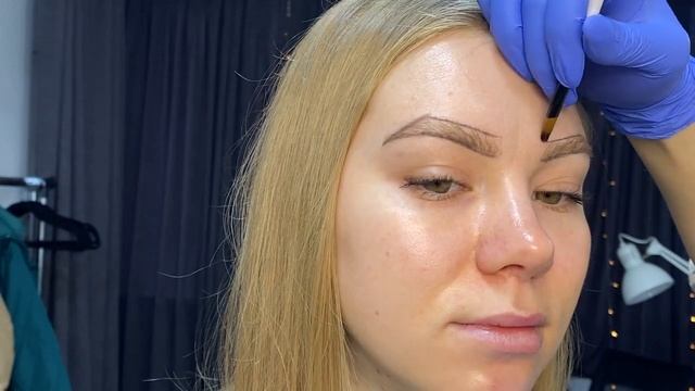 НАУЧИСЬ ДЕЛАТЬ БЫСТРЫЙ И РОВНЫЙ ЭСКИЗ БРОВЕЙ | Секреты чистой разметки карандашом за 2 минуты смотреть онлайн