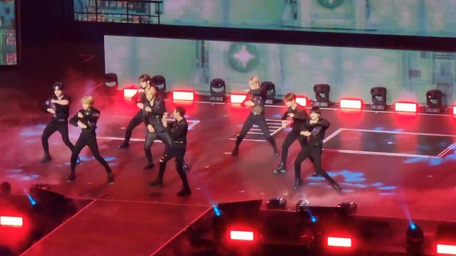 Stray kids 2023 concert - Sydney (intro + maniac) смотреть онлайн