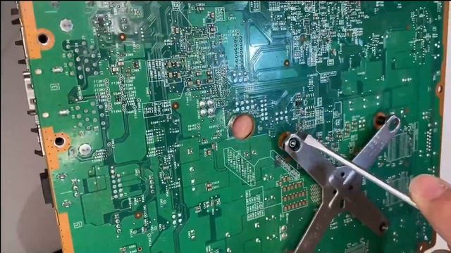 HAZ EL MANTENIMIENTO en tu XBOX 360 SLIM - DESMONTAJE Y MONTAJE... смотреть онлайн