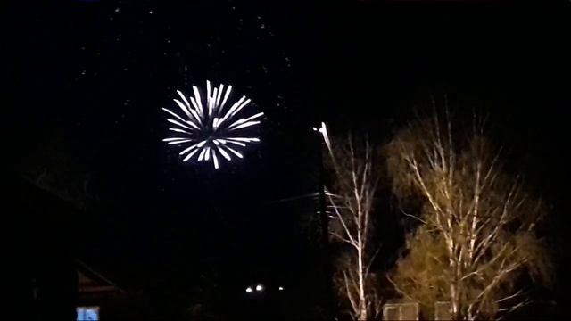 Праздничный Салют 9 Мая в Нижних Сергах смотреть онлайн