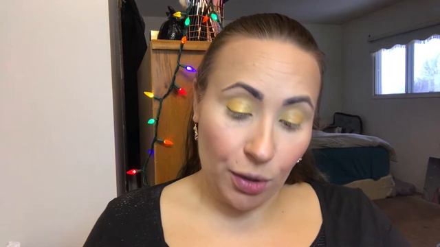 Classic Holiday Look! || Gold Shadow with Red Lips! смотреть онлайн