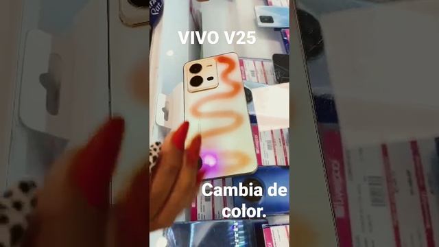 Vivo V25 Cambia de color. смотреть онлайн