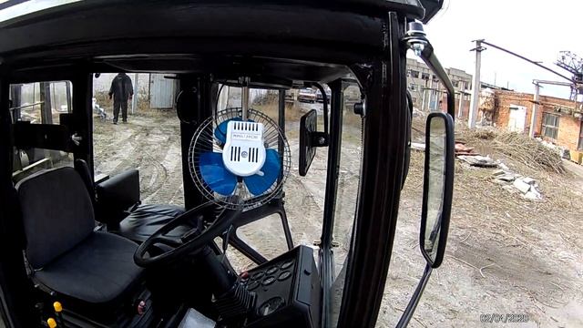 Поехала большая УК кабина трактора МТЗ к хозяину после успешной реставрации смотреть онлайн