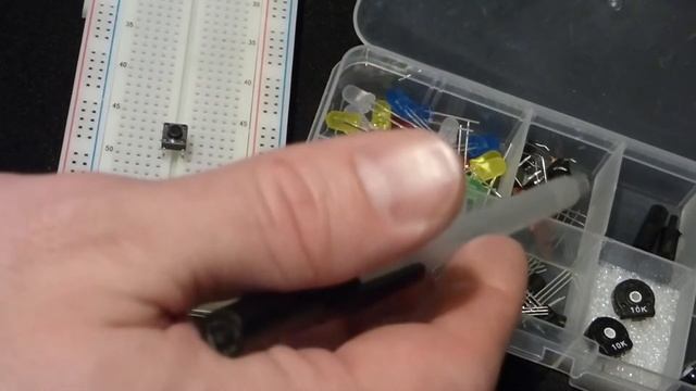 Arduino DigitalReadSerial sketch demonstration and explanation using Elegoo MEGA 2560 R3 kit смотреть онлайн