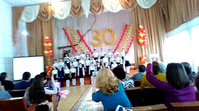 Юбилей 13 школы.Песня "Мы маленькие дети,нам хочется гулять!". (10 часть) смотреть онлайн