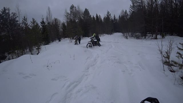 Авантис Kews на удлиненном маятнике. Таскания по лесу. смотреть онлайн