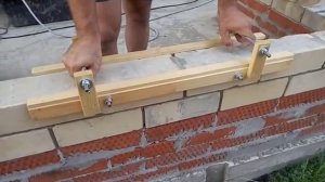 Приспособление для кладки кирпича