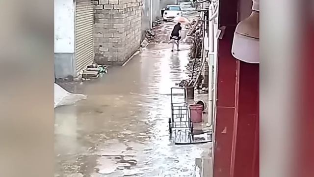 Она не Знала, Что Ее Снимает Камера Видеонаблюдения Эти Случаи Попали на Камеру смотреть онлайн