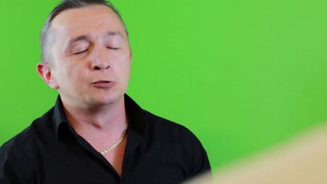 Зеленый угол Белый стул . смотреть онлайн