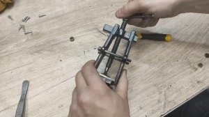 Как убрать люфт вала на дрели?