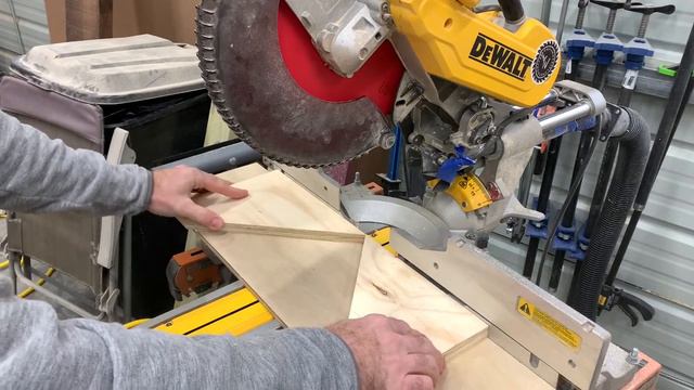 Cut past Angle limits With Advanced Miter Saw Techniques смотреть онлайн