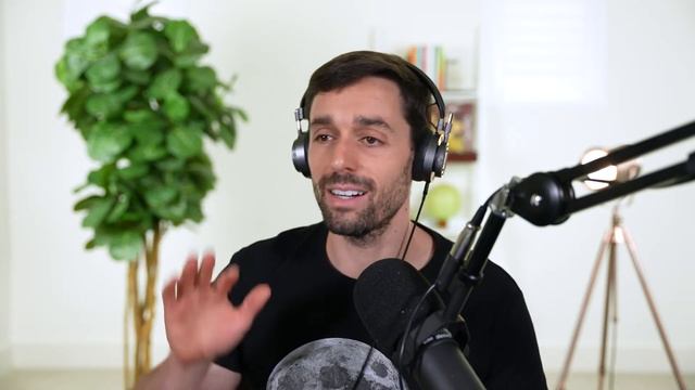 How To Create Executive Presence And Why It's So Important | Tom Henschel With Jacob Morgan смотреть онлайн