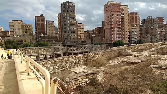 Колонна Помпея / Pompey's Pillar и катакомбы Кум-Аль-Шокаффа / Catacombs of Kom El Shoqafa. смотреть онлайн