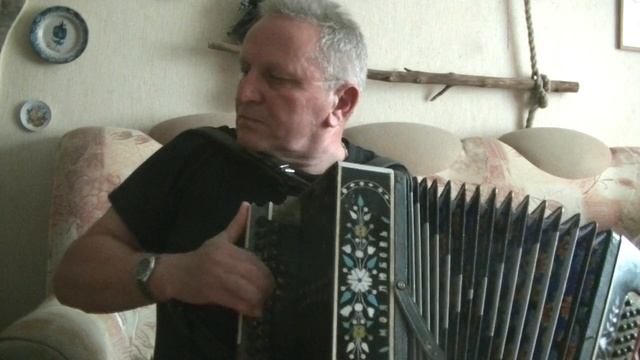 Обломилась доска...(шел казак...) на гармони. смотреть онлайн