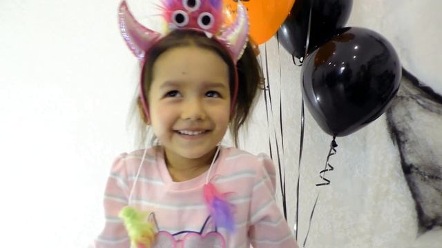 Ammi and Milli Trick or Treat on Halloween | Video for kids смотреть онлайн