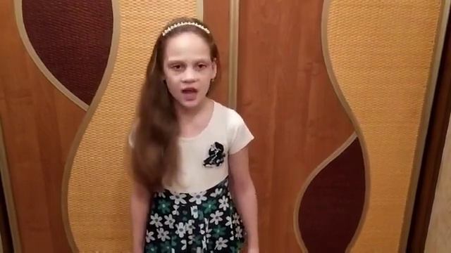 С.Островой "Женщина с ребенком на руках", читает Злата Юскова, 7 лет. г.Белгород смотреть онлайн