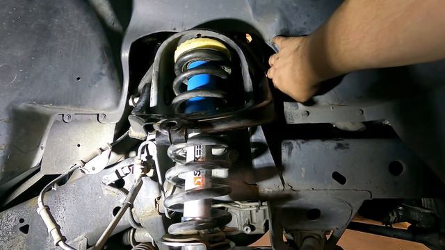 How To: Install A Lowering Kit On Your Trailblazer SS! (Read The Description!!) смотреть онлайн