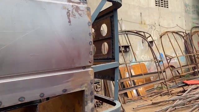 Производство пассажирских автобусов ручной работы Hino на местном заводе. n смотреть онлайн