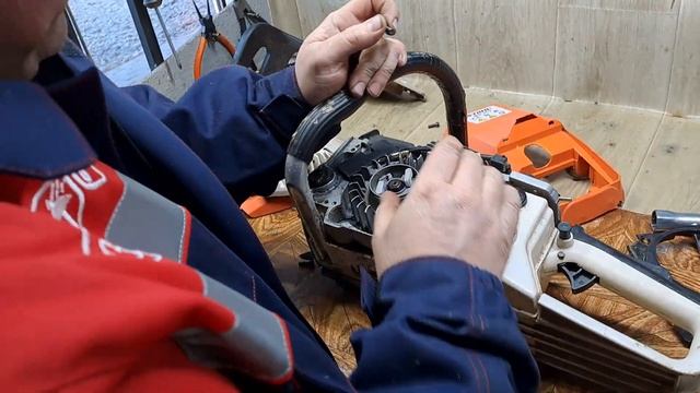 Одна з причин, чому клинить бензопила. смотреть онлайн