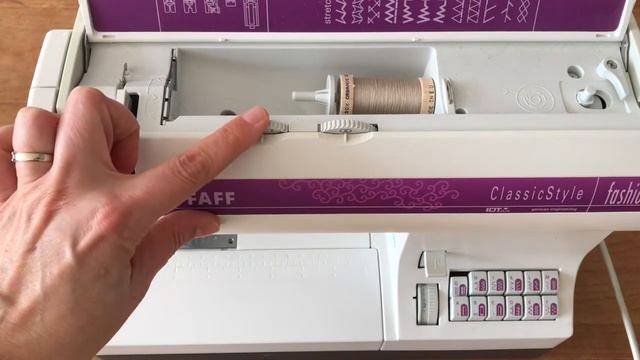 Naailes voor Beginners 4 - Hoe zit je NaaiMachine in elkaar? смотреть онлайн