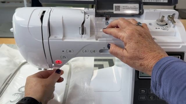 Brother SE 2000 Embroidery And Sewing Machine Demo - Making A Pillow