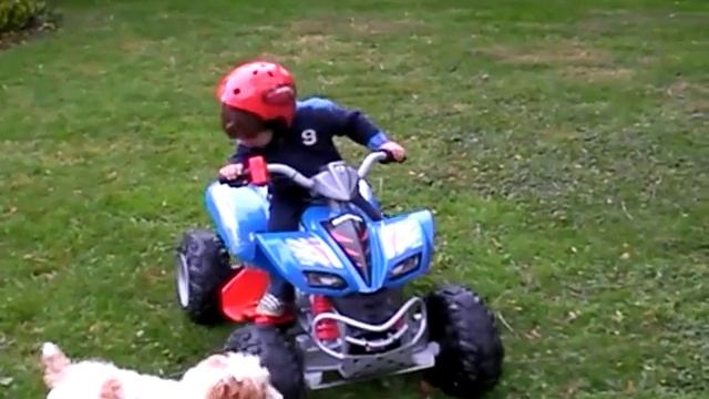 Grayson Danger rides the quad bike Kawasaki смотреть онлайн