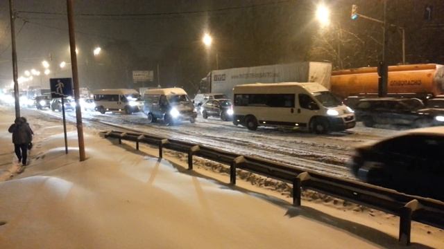 В Москве выпал первый снег: движение остановилось смотреть онлайн