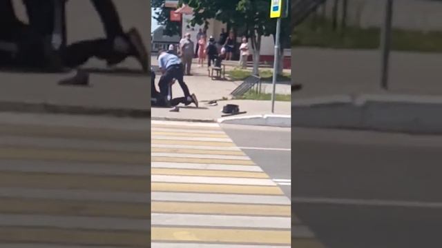 ?Жёсткое задержание за прослушивание не правильной музыки ... смотреть онлайн