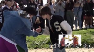 Kpop trainees try street performance in LA Trynees TRAINEE A