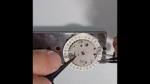 18 Ремонт часов своими руками "1 УЧУ" (для начинающих). Ставим календарь на механизме Восток 2414А.