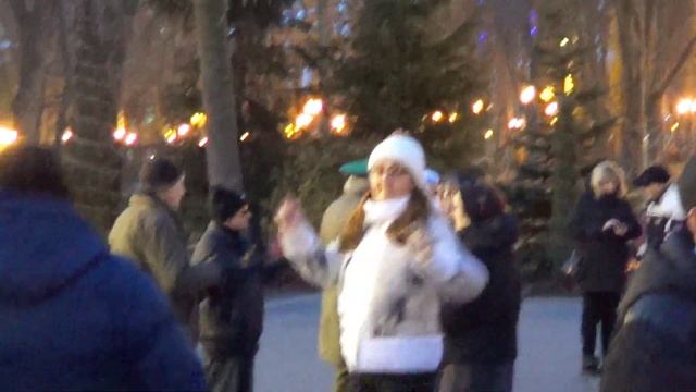 Мне хорошо с тобой Танцы в парке Горького Харьков Декабрь 2021 смотреть онлайн