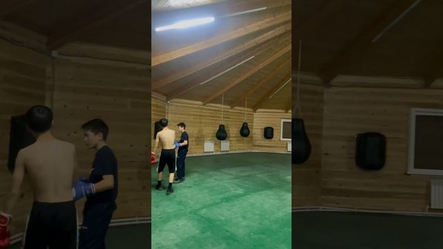 Спортивный зал единоборств в улус Шибертуй. Секция бокса. #бурятия #бичурскийрайон #шибертуй смотреть онлайн