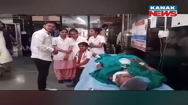 23 Yrs Old Doctor With A Height Of 3 Feet, Serves At Govt Hospital In Gujarat