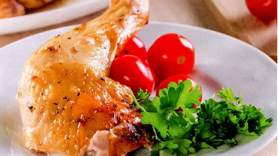 Запеченная курица фаршированная чесноком и луком. Чудный аромат. Накрываем праздничный стол смотреть онлайн