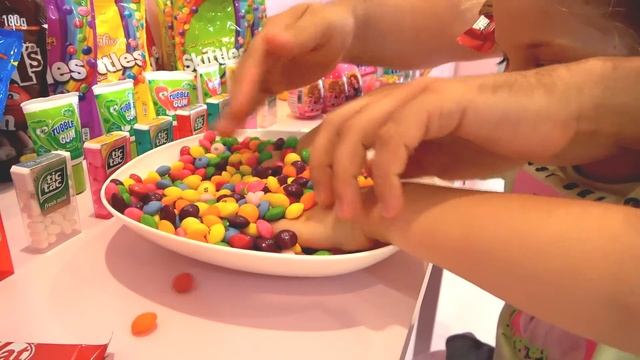 Diana and Dad Pretend Play Candy salon смотреть онлайн