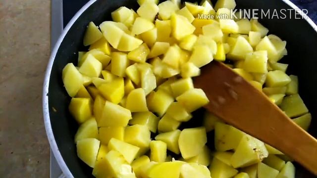 Жаренная картошка со свининой смотреть онлайн