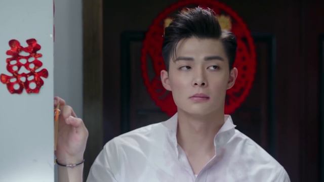 灰姑娘從霸道總裁的家搬走，總裁看著空蕩蕩的房間，到處都是灰姑娘的身影，聞著她的氣味痛不欲生EP37-1 Chinese Drama смотреть онлайн