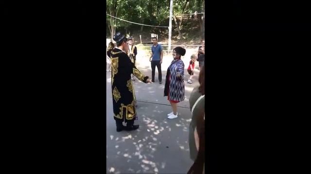 Узбекские танцы в городском парке смотреть онлайн
