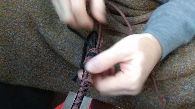 Завершающее плетение кнута арапника.Финиш-узел. смотреть онлайн