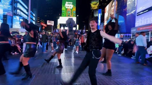 [KPOP IN PUBLIC TIMES SQUARE] TWICE - MOONLIGHT SUNRISE Dance Cover смотреть онлайн
