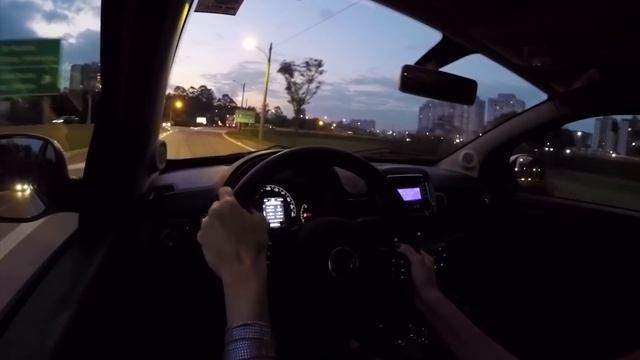 Andando de Fiat Mobi Drive 1.0 GSR 2019 pelas ruas de São Paulo | Avaliação com Michelle J смотреть онлайн