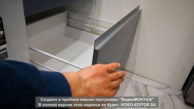 Серо-белая угловая кухня с антресолью смотреть онлайн