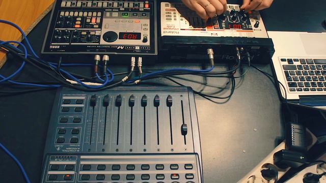 Korg ElecTribe M (EM-1) + Roland MC-09 + Behringer BCF2000 (nrpn) смотреть онлайн