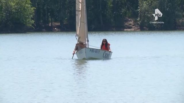 1000 КИЛОМЕТРОВ ПОД ПАРУСОМ смотреть онлайн