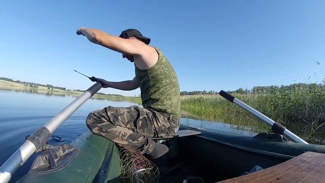 ЗИМНЯЯ РЫБАЛКА В ИЮЛЕ.ЛОВЛЮ КАРАСЯ НА МОРМЫШКУ ИЗ ПОД ЛОДКИ. смотреть онлайн