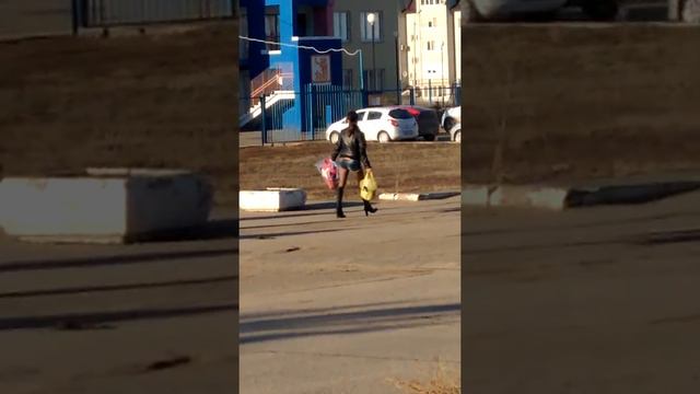 Мужчина бьет и угрожает битой своей жене смотреть онлайн